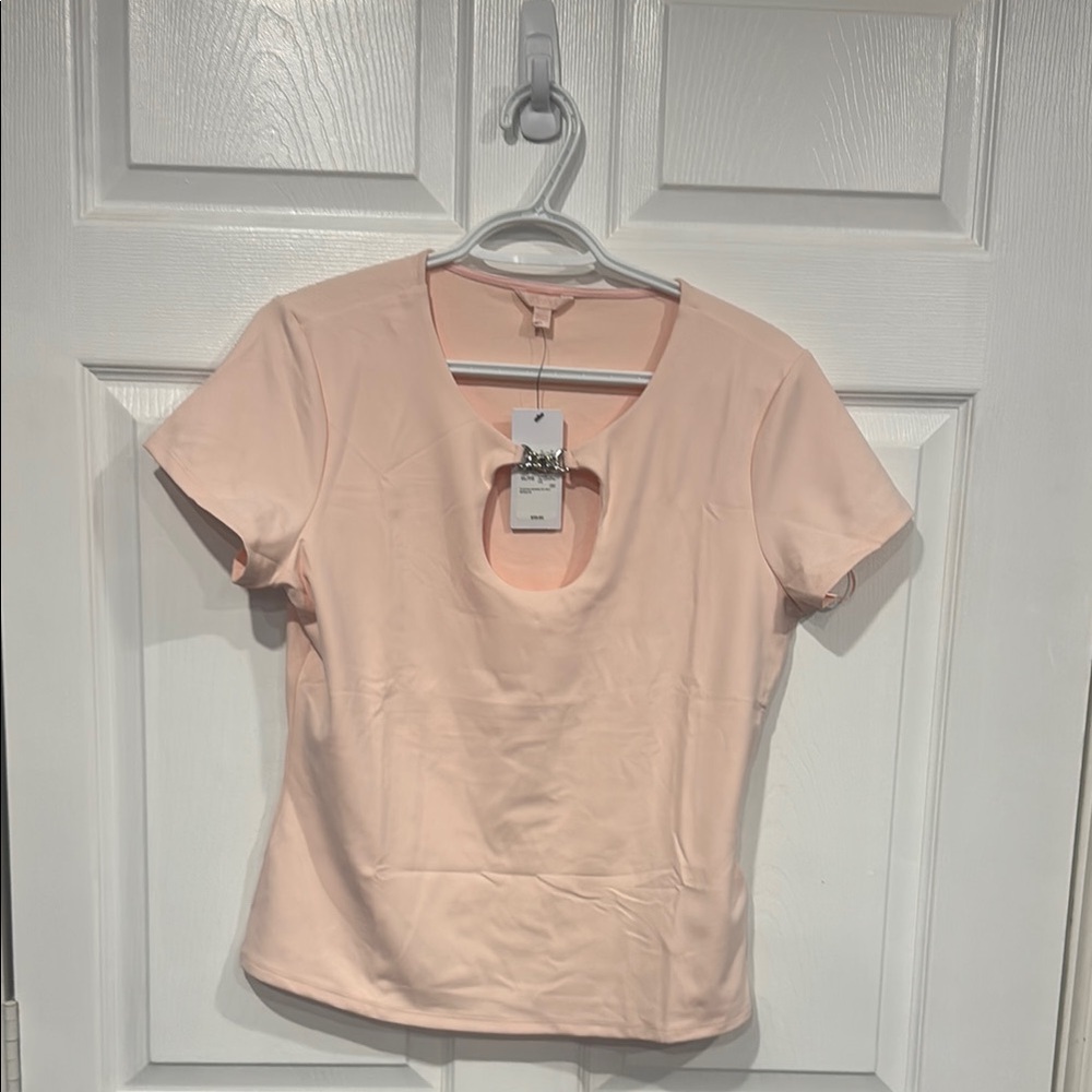 Rose Pink Keyhole Guess Short Sleeve Top
NWT
Size XL